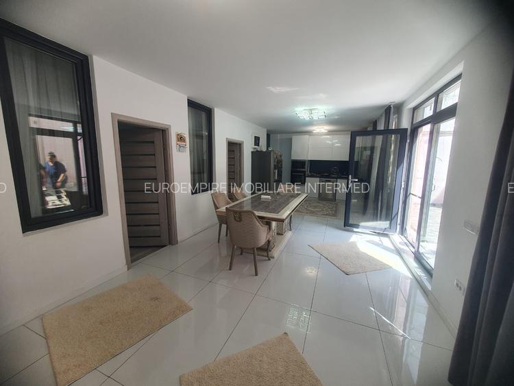 Casa de vanzare cu 4 camere, zona TOMIS II - 11