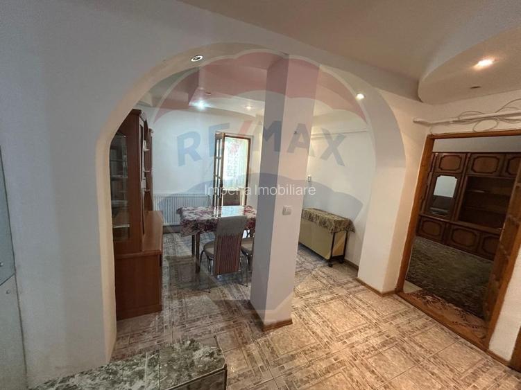 Apartament 3 camere  -1 Mai (in spate la Pelendava) - 8