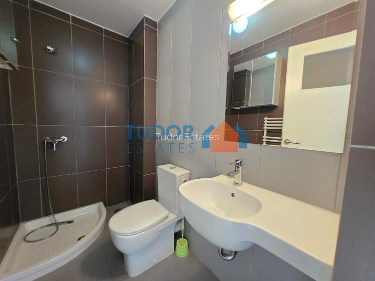 Elegant Multi-Level Home with 4 Bedrooms and Expansive Terraces in Green Lake - 14