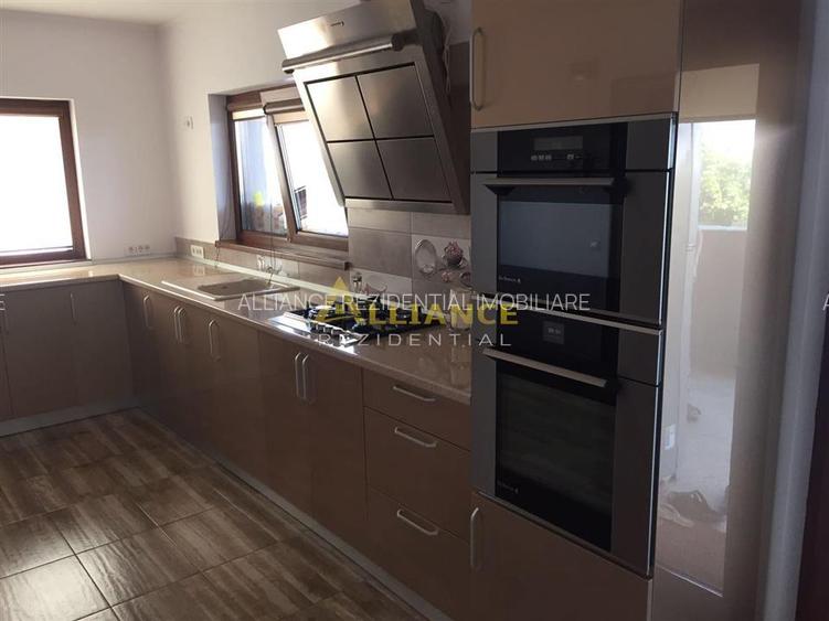 Vila cu 4 .camere 3. bai --249 mp utili - teren 881mp - 5