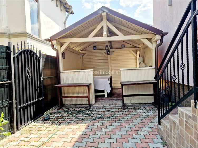 CASA DE VANZARE CRAIOVA,  5 camere ,str. T. Vladimirescu , teren - 200 mp - 10