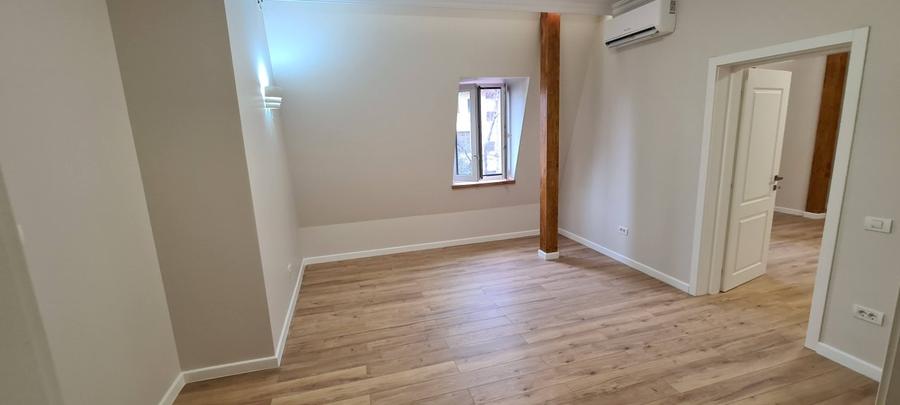 Inchiriez apartament 4 camere Bd. Dacia, recent renovat.