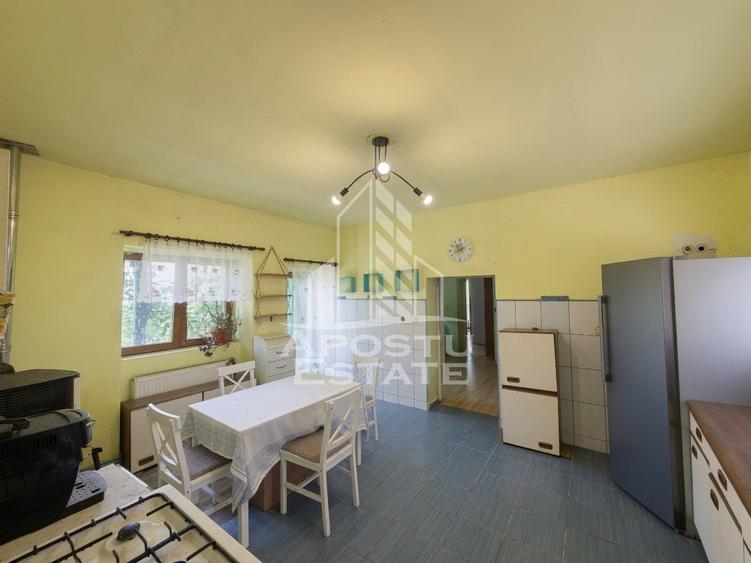 Casa + constructie moderna,de vanzare,2 locuinte,teren 2298 mp Giulvaz