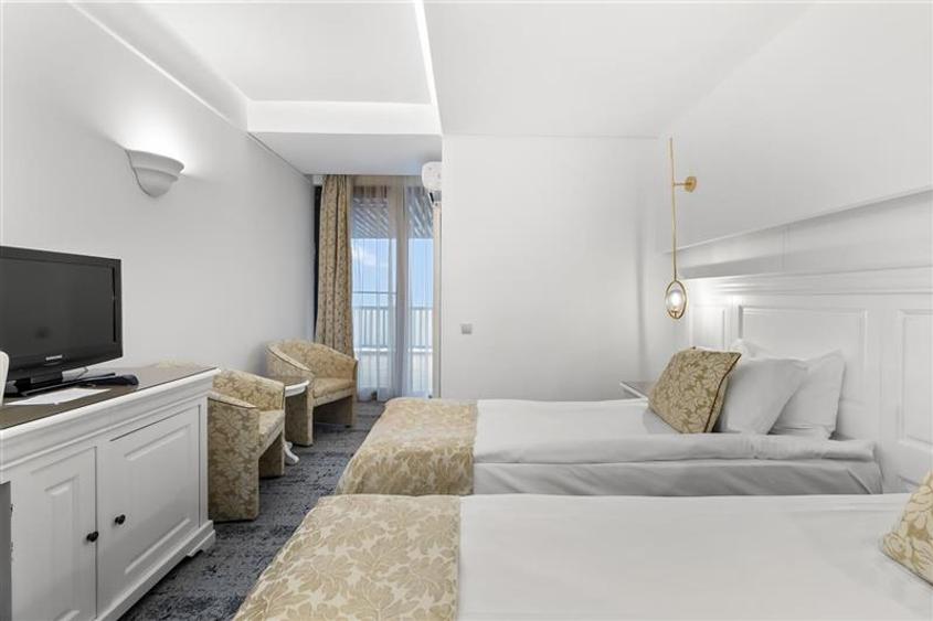 APARTAMENT 3 CAMERE, RECENT RENOVAT IN HOTEL ALPIN, POIANA BRASOV