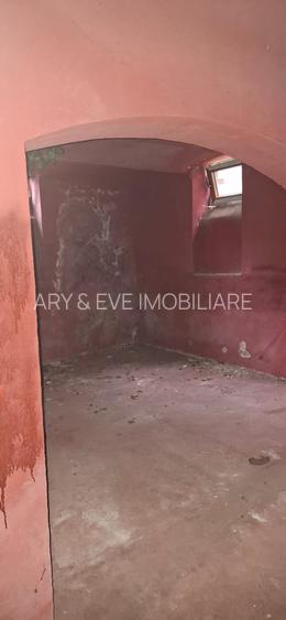 Noblețe Arhitecturală și Oază Verde: O Moștenire Vie cu Grădină Privată - 12