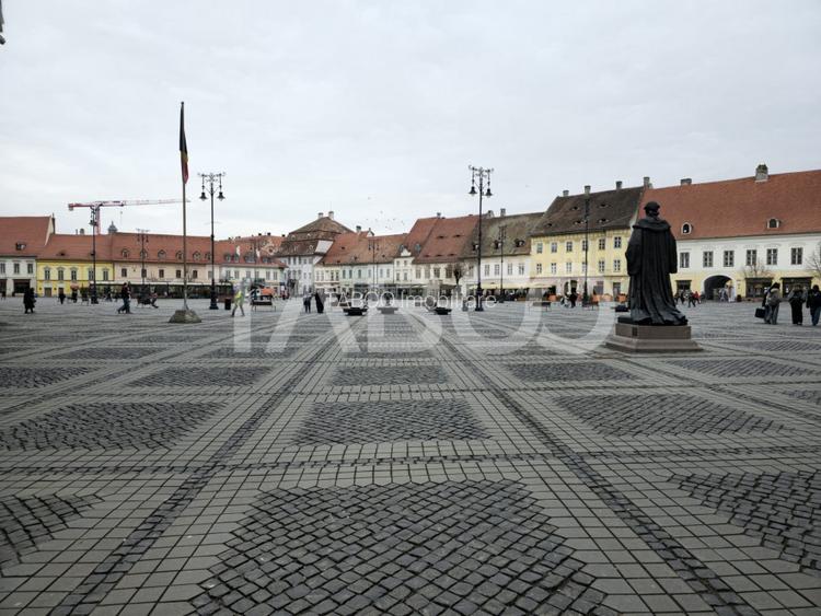 Apartament decomandat de vanzare cu pivnita in Centrul Istoric Sibiu - 2