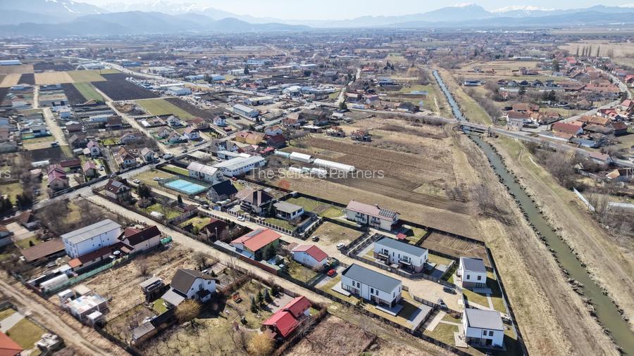 Teren intravilan cu hala construita - 27