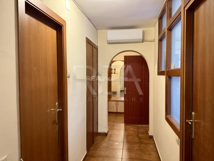 2 camere Titulescu cu vedere pe spate in bloc 1981 - 10