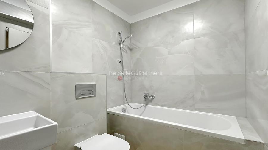 Structura Generoasa Zona Coresi Mall - 7