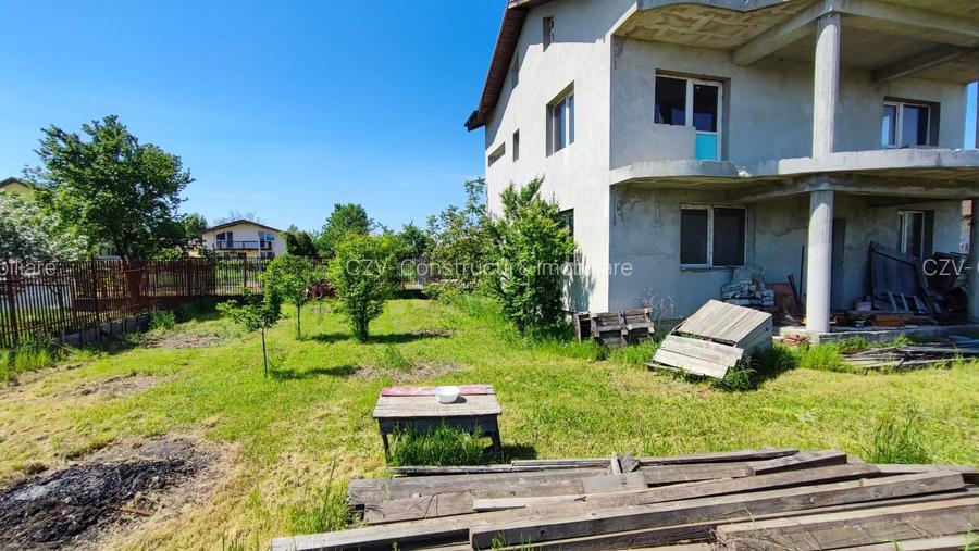 Casă spațioasă cu terase panoramice și curte mare - 4