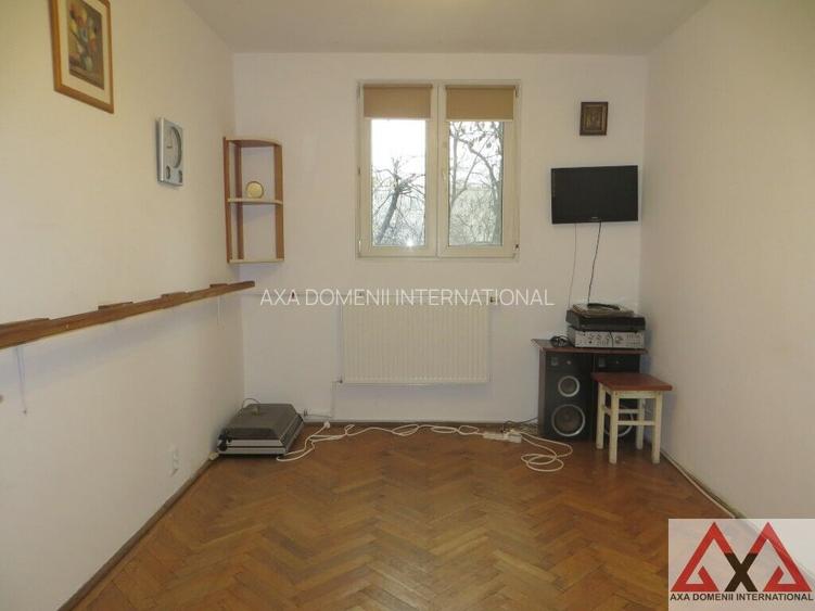 Apartament 4 camere Titan - metrou Nicolae Grigorescu - etaj 1 - bloc H - 4
