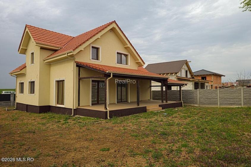 Giarmata - Casa P+1, 4 Dormitoare, 4 Bai, Garaj, Beci, Teren 556 Mp - 2