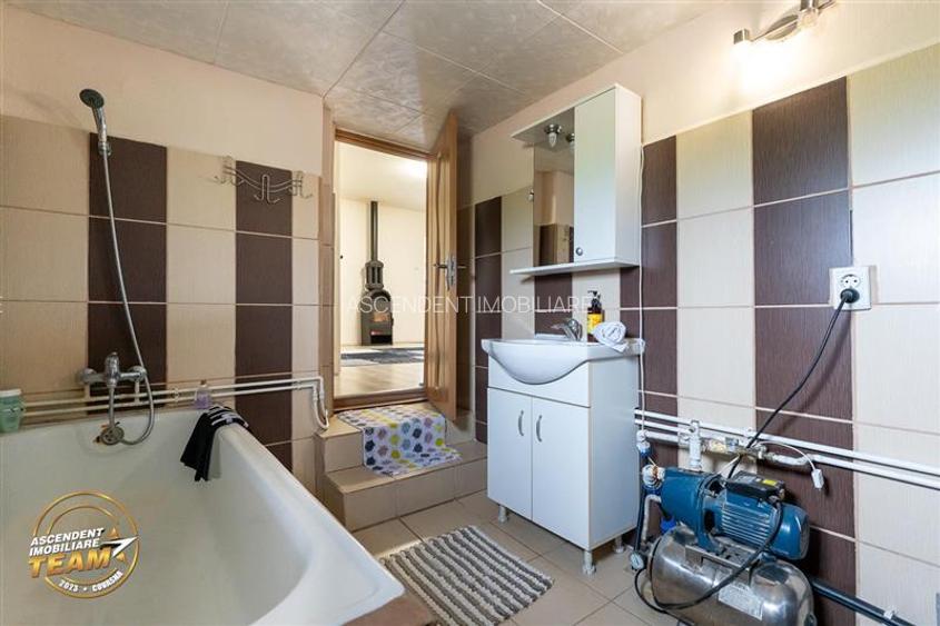 FILM! Pe 1.200mp teren+rezidenta cu gradina inflorata,aproape de Targu Secuiesc: - 44