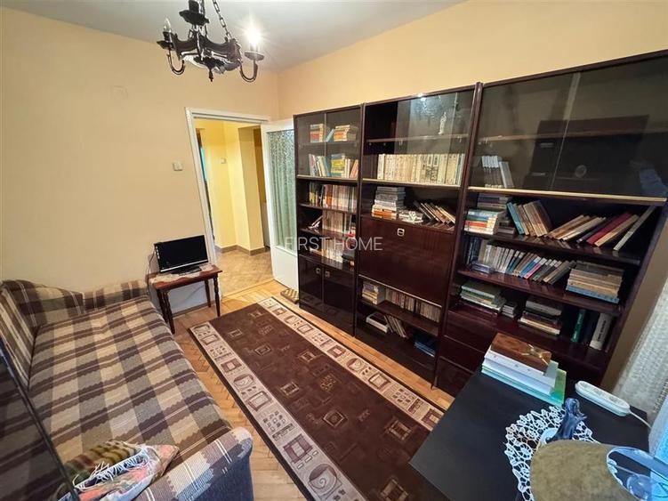 Apartament 3 camere, etaj 1, zona Garii , decomandat, parcare - 12