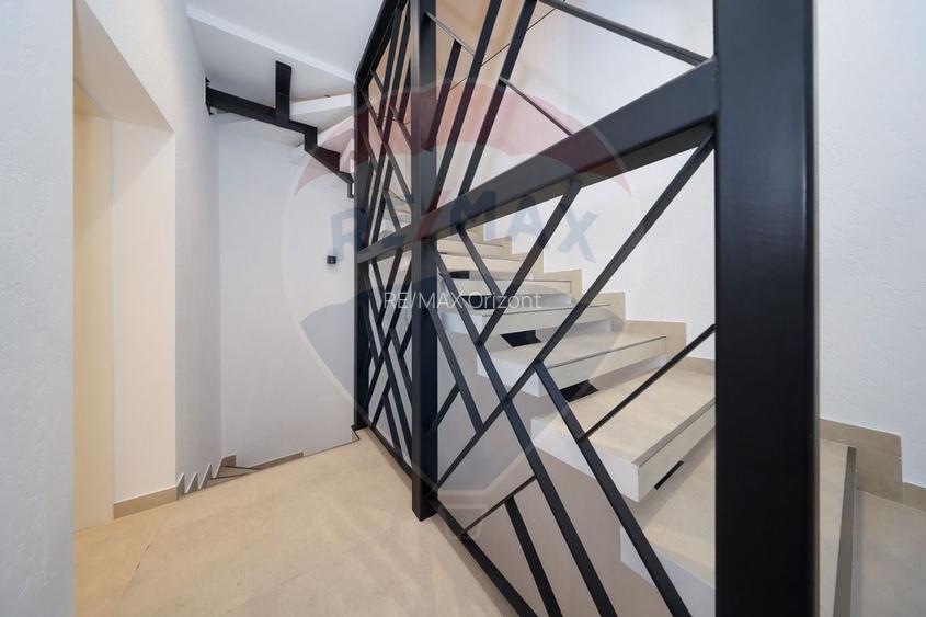 Constructie comerciala P+2 funcțiuni mixte  - str. Iuliu Maniu - 15