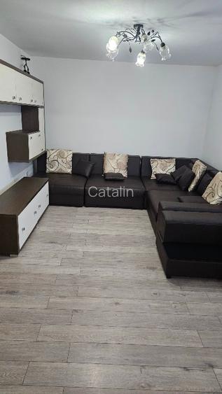 Persoană fizică ofer spre vânzare apartament cu 2camere situat  într-o zonă foar - 8