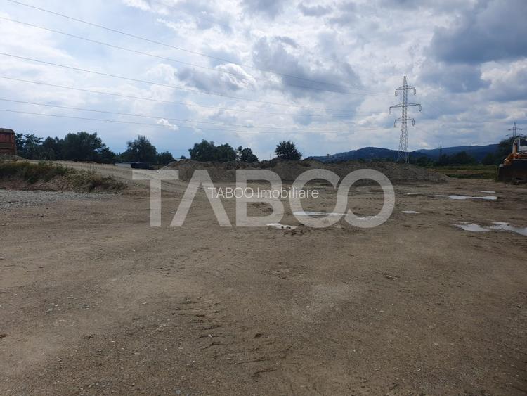 Teren si hala 42.000 mp + zona administrativa la 7 minute de Fagaras - 9