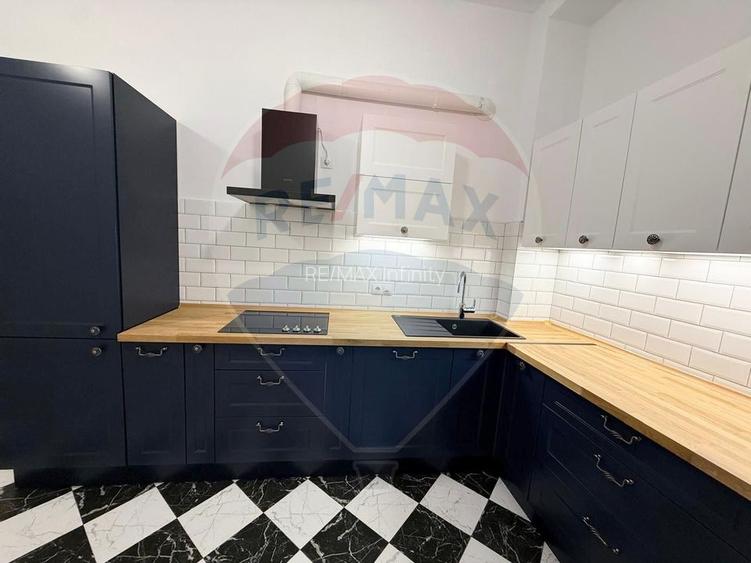 Apartament 4 camere, pe 2 niveluri si curte comuna în Centru - 6