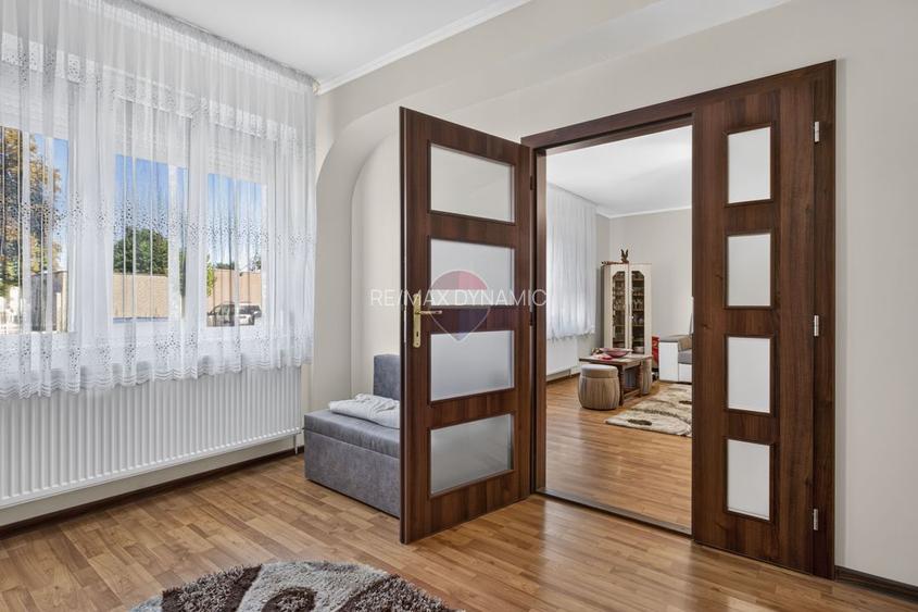 Casă/Spatiu comercial  si teren 422 mp de inchiriat zona Uta - 11