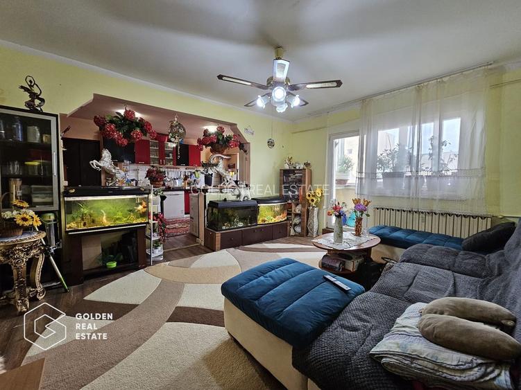 Apartament cu 5 camere ,Micalaca, zona 300 - 2