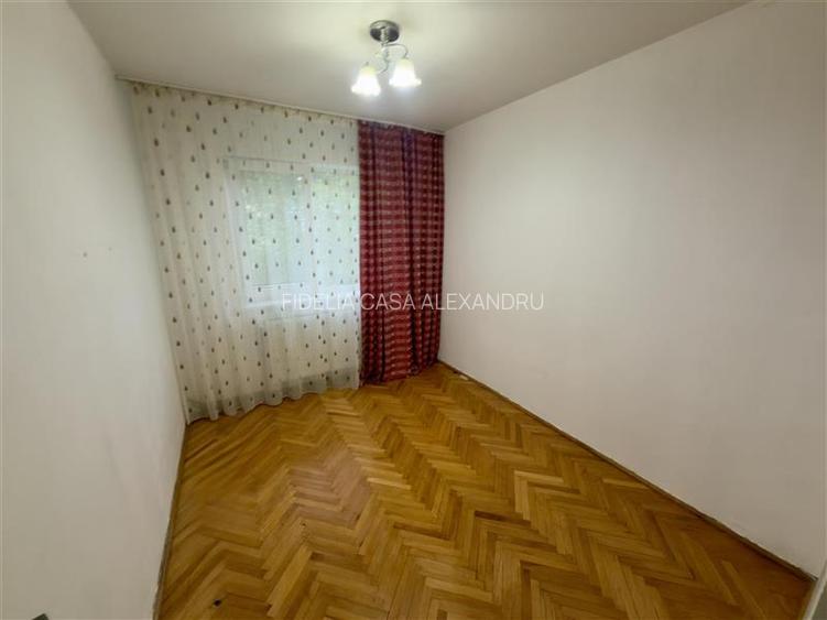 Apartament 3 camere Pacurari, et intermediar - 3