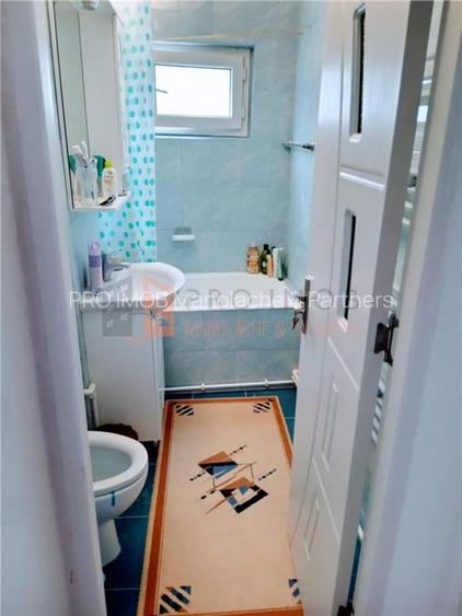 Apartament 3 camere semidecomandat zona Micro 3 - 4