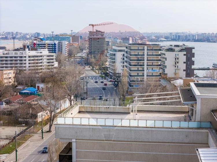 Penthouse de vanzare in Mamaia vedere frontala lac si marea Neagra - 16