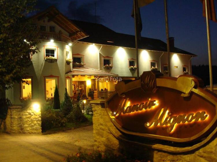 Super proprietate, :  hotel de 4 stele , 19 camere la cheie, teren 6200 mp  - 2