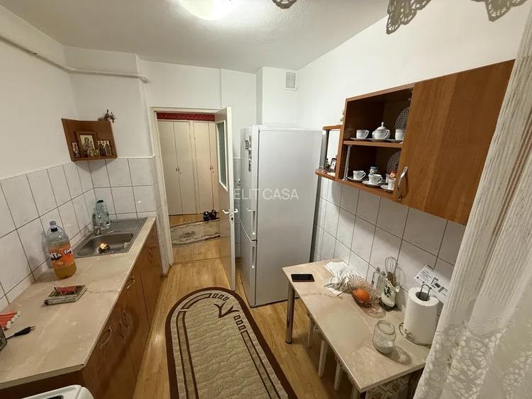 Apartament 2 camere, decomandat, etaj 1/4, zona Nicolina - 4