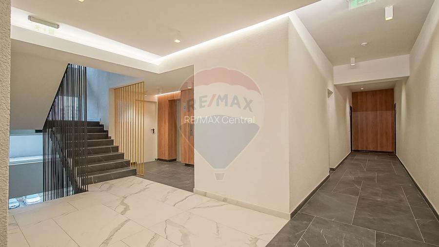 Apartament 3 camere | Parcare subterană, Prima închiriere | Tractorul - 25