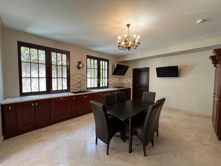 VILA DEOSEBITA / SPATII GENEROASE / CURTE PROPRIE - 9