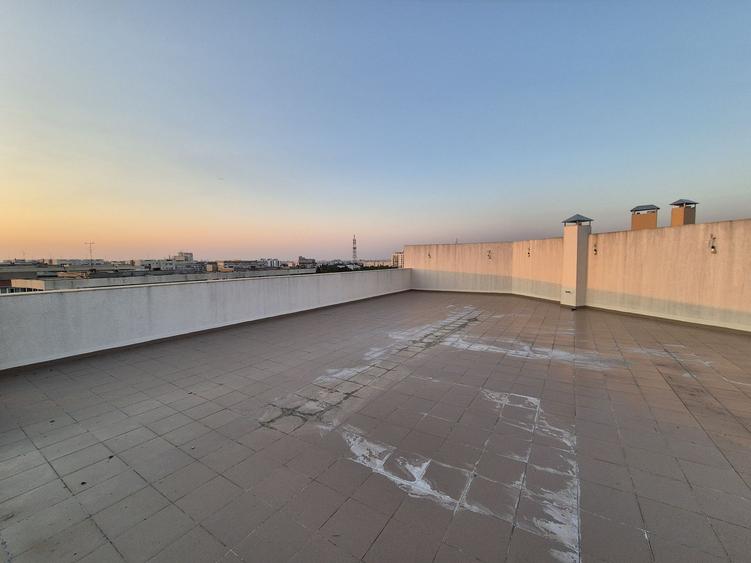 Penthouse 104,97 mp + 192,81 mp terase - piata Sudului