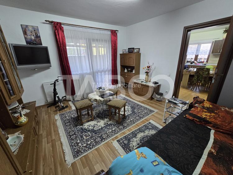 Casa de vanzare cu 6 camere 2 parcari curte libera 200 mp in Selimbar - 15