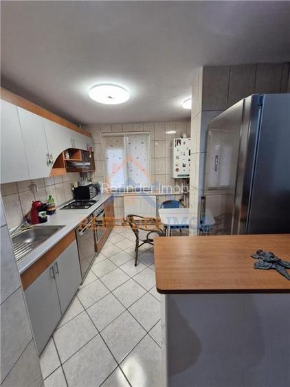 Vanzare apartament 3 camere, zona Trapezului - 11
