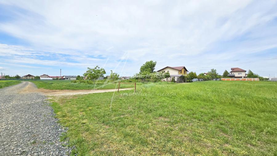 Teren intravilan in zona rezidentiala, la 1 km de A0 si A1 - 14