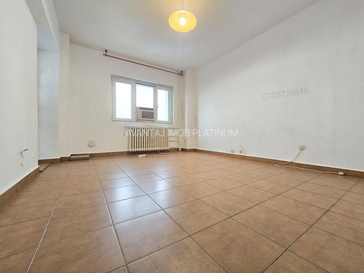 Metrou Piata Unirii -Bulevardul Coposu, 5 camere, 117 mp, bloc 1990 - 5