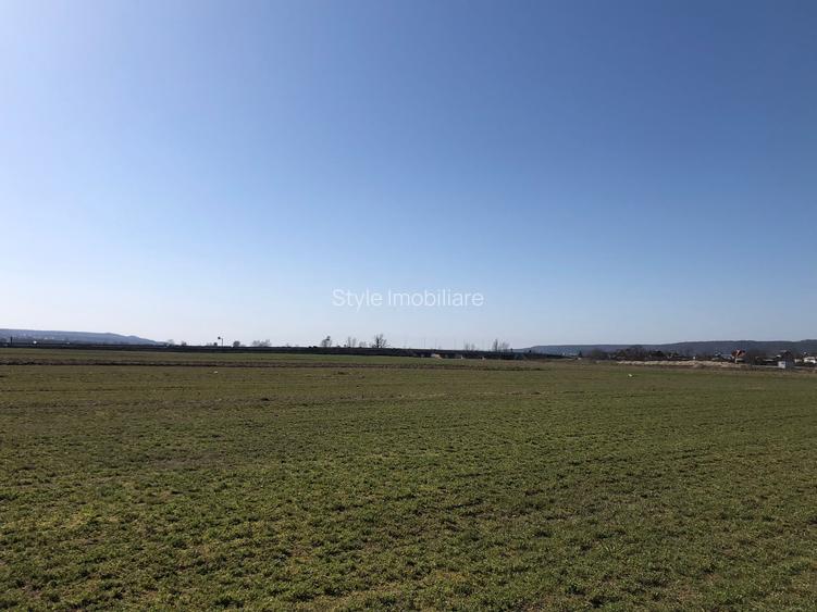 Teren 4.000mp strategic langa Pentarom & Dacia-Renault l Acces DN73 - 17