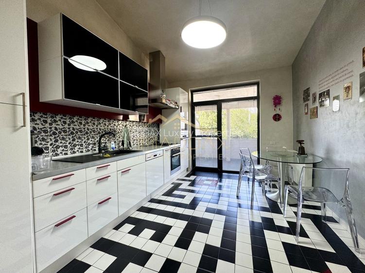 Vila cu 5 camere *344mp* + 400mp Teren // Zona Bucurestii Noi - 16