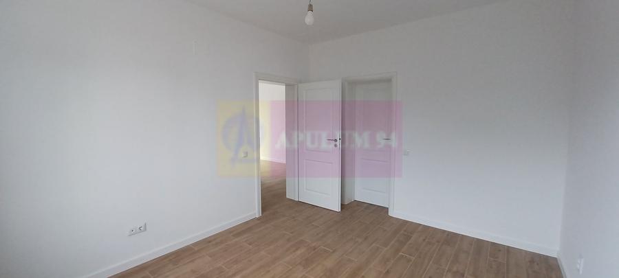 Săbăreni, casă nouă tip parter, cu pod mansardabil
