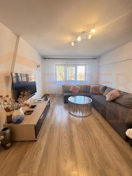 Apartament 3 camere decomandat, renovat integral, de vânzare în KM 5 – Constanța