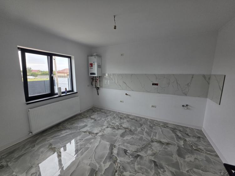 Exclusivitate, casa la sol cu posibilitate de mansardare, 3 camere, Valu lui Tr!