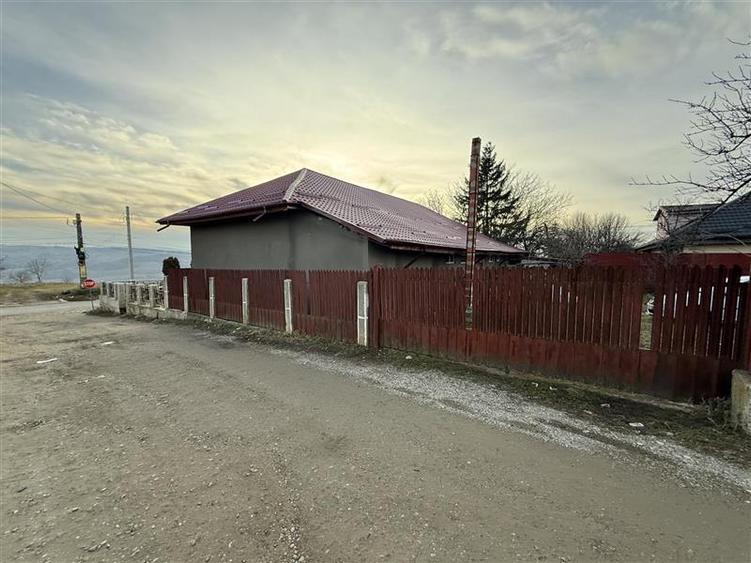 Secuieni - 17 km de Bacau - spatiu comercial