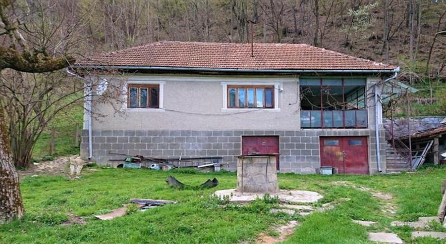 Casa si 3919 mp teren intravilan in Bucuresci, jud. Hunedoara