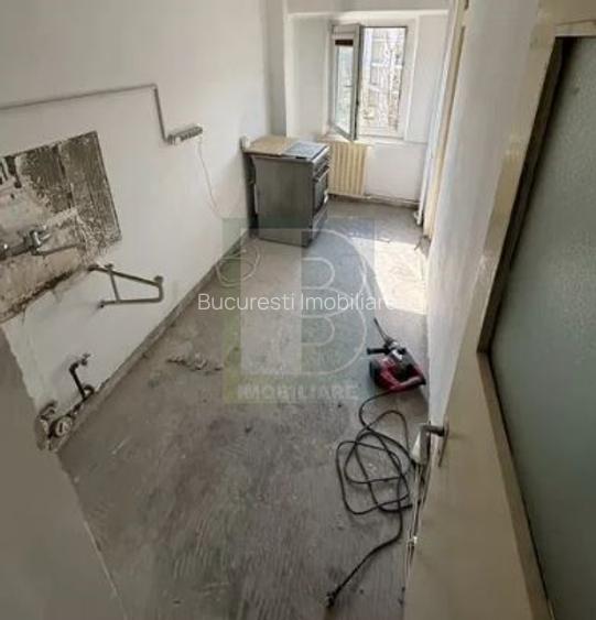 Garsoniera,Nerva Traian METROU Timpuri Noi,bl.1990,et.4/8,DECOMANDATA,Libera! - 2