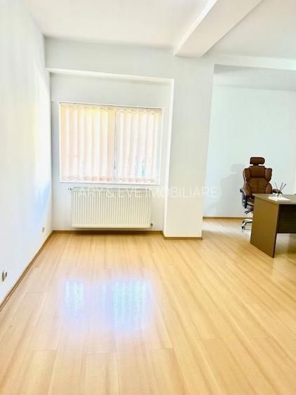 Manifest Modernist în Inima Capitalei: Sediu de Birouri în Vila-Monument - 7