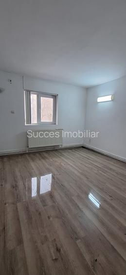 MIHAI BRAVU-METROU,VILA 9 CAMERE,LIVING 75 MP,400 MP,P+1+M,CURTE 300mp, 2300 eur - 6