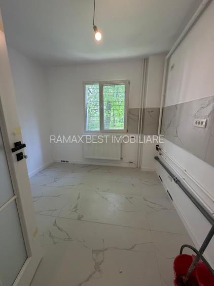 Titan, 3 minute metrou - 11