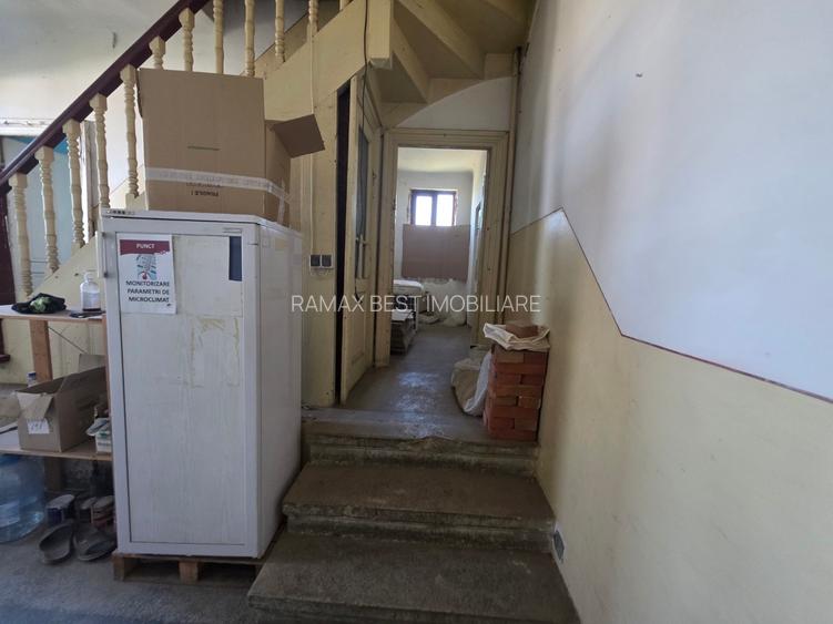 Judetul Prahova, in Poienarii Burchii, conac neoromanesc si teren 2.800 mp - 31