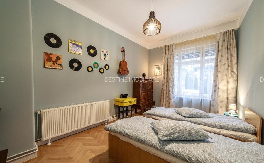 Apartament cu 4 camere, suprafata de 135 mp, garaj si beci in inima orasului   - 3