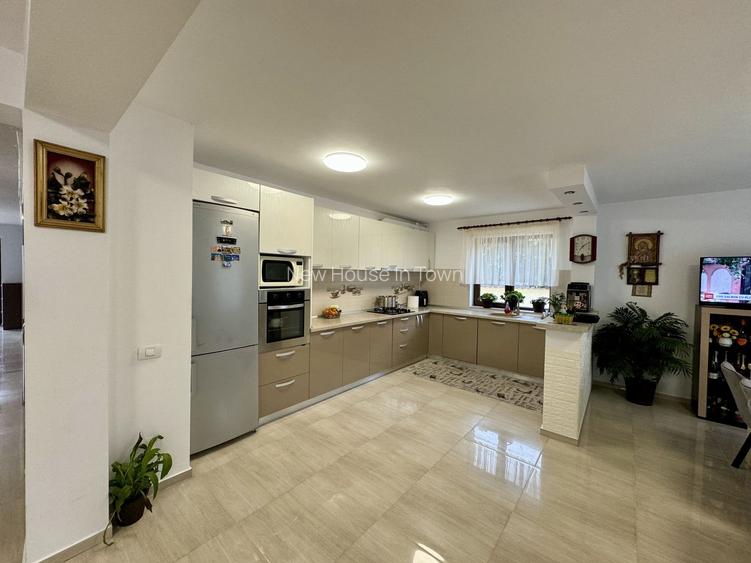 Casă Spațioasă de Vânzare în Ghimbav | Două Apartamente | Teren 579 mp - 15